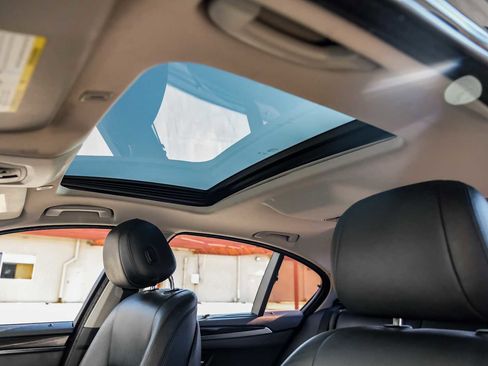 Used 2016 BMW 528i Sedan image 5