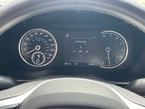 Used 2025 Genesis G70 2.5T image 10