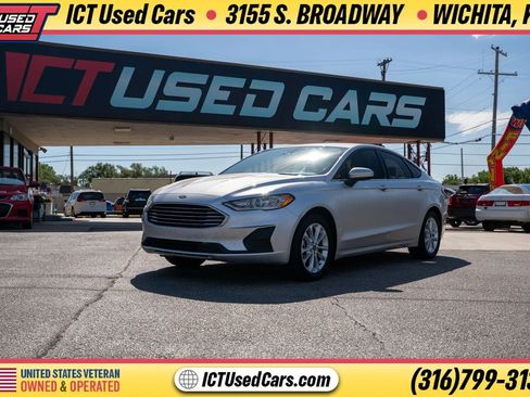 Used 2019 Ford Fusion SE FWD image 1