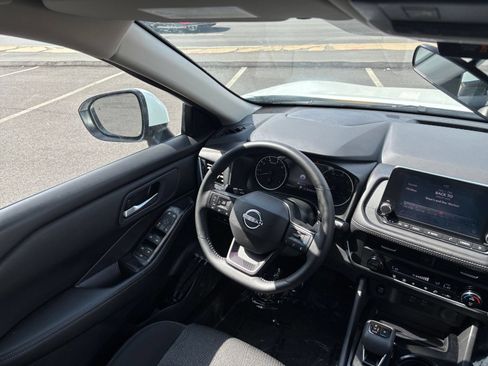 Used 2026 Nissan Rogue SV FWD image 34
