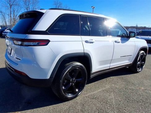 Certified 2023 Jeep Grand Cherokee Limited w/ Black Appearance Package image 8