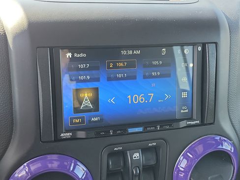 Used 2017 Jeep Wrangler Unlimited Sahara w/ Connectivity Group image 29