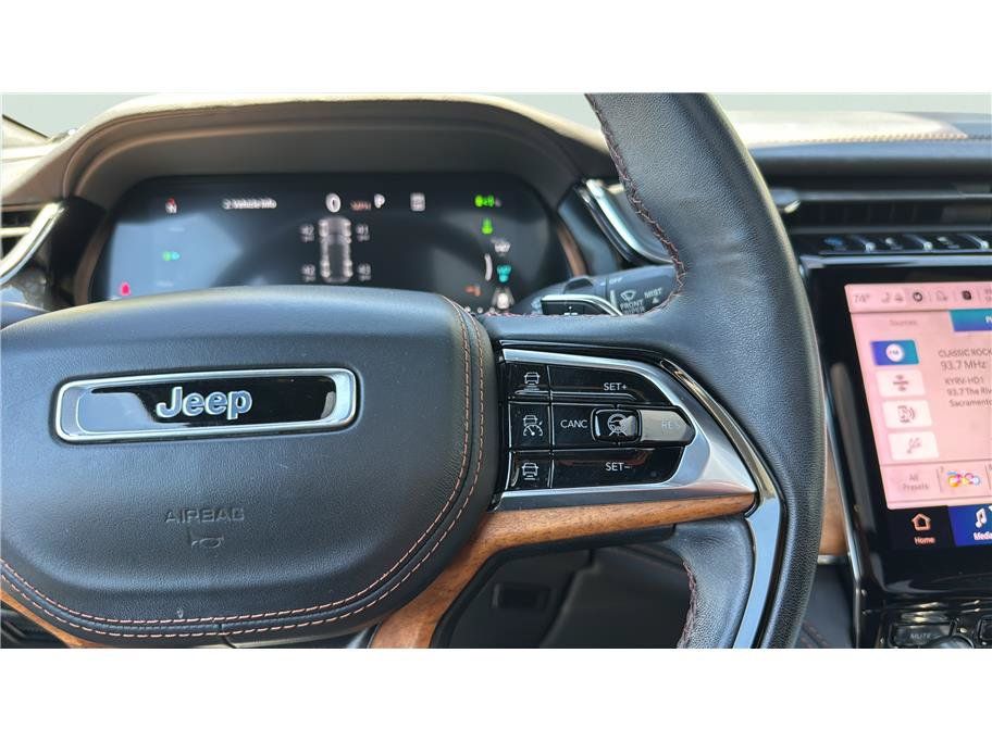 Used 2022 Jeep Grand Cherokee Summit AWD/4WD image 27