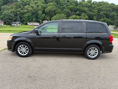 Used 2020 Dodge Grand Caravan SXT FWD image 8