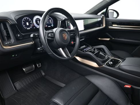 Certified 2024 Porsche Cayenne Turbo GT AWD/4WD image 4