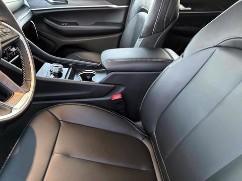 New 2025 Jeep Grand Cherokee Limited image 9