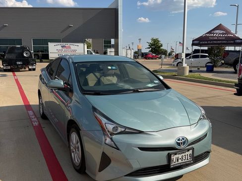 Used 2016 Toyota Prius Two FWD image 1