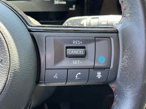 Used 2025 Nissan Kicks SR FWD image 19