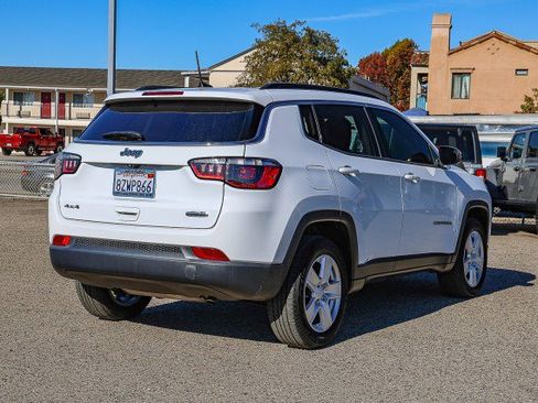 Used 2022 Jeep Compass Latitude image 4