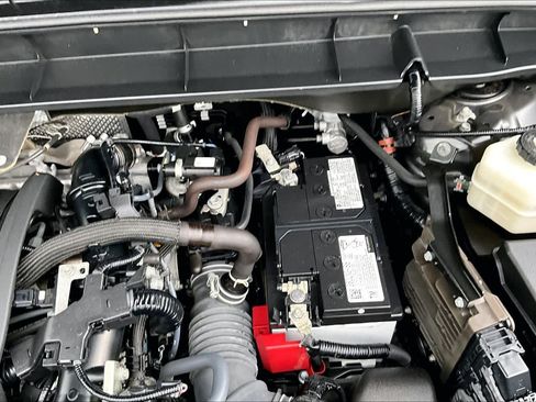 Used 2023 Toyota Highlander XLE FWD image 33