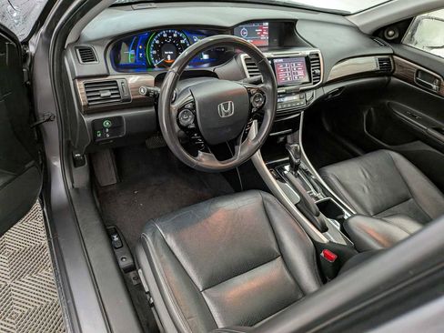 Used 2017 Honda Accord EX-L image 2