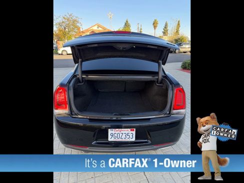 Used 2023 Chrysler 300 Touring w/ Sport Appearance Package image 40