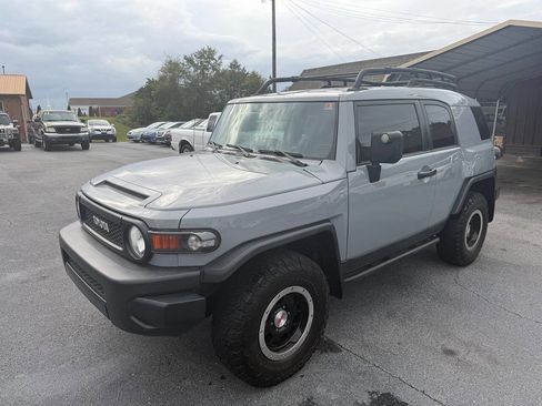 Used 2013 Toyota FJ Cruiser 4WD image 8
