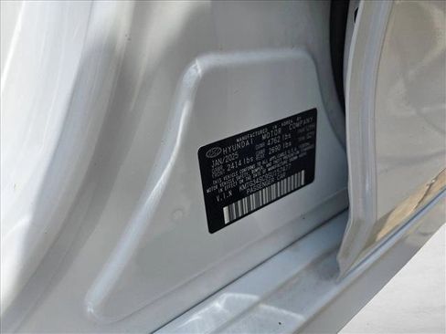 Used 2025 Genesis G70 2.5T image 28