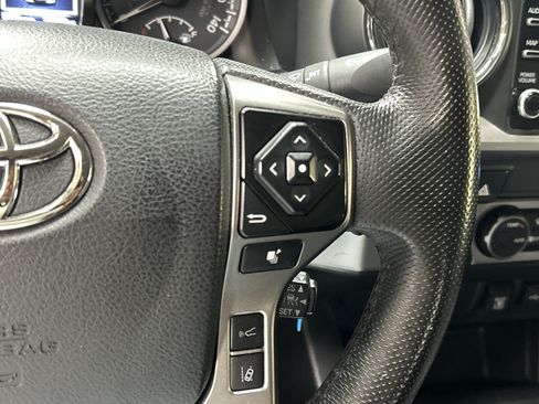 Used 2022 Toyota Tacoma SR5 w/ Technology Package AWD/4WD image 20