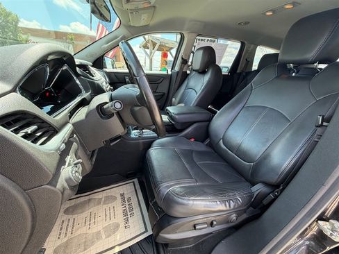 Used 2016 Chevrolet Traverse LT FWD image 12