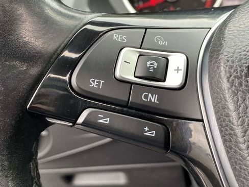 Used 2018 Volkswagen Tiguan SEL image 26