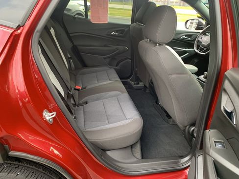 Used 2025 Chevrolet Trax RS w/ Sunroof Package image 29