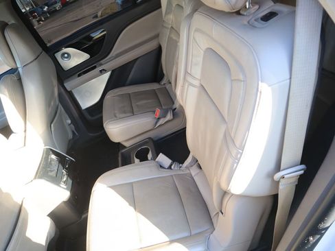 Used 2020 Lincoln Aviator Reserve w/ Equipment Group 202A image 14