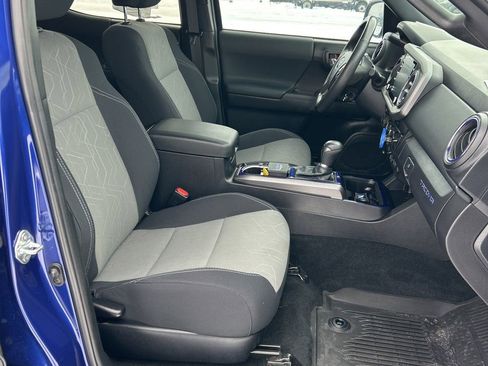 Used 2023 Toyota Tacoma TRD Sport image 9