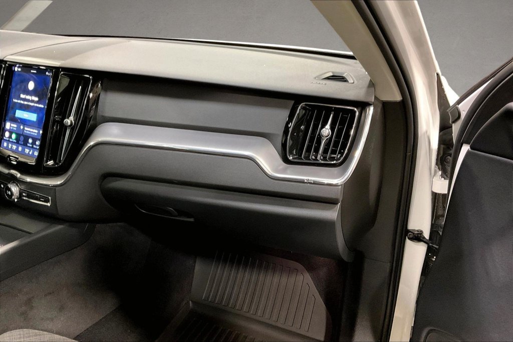 Certified 2024 Volvo XC60 B5 Core AWD/4WD image 27