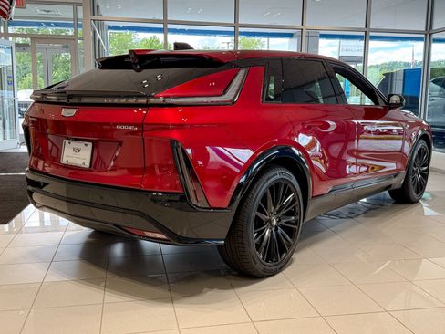 New 2026 Cadillac Lyriq Signature Sport w/ LPO, Bronce Accent Package AWD/4WD image 7