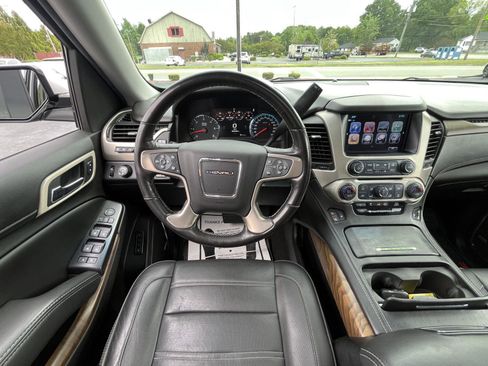 Used 2018 GMC Yukon Denali AWD/4WD image 4