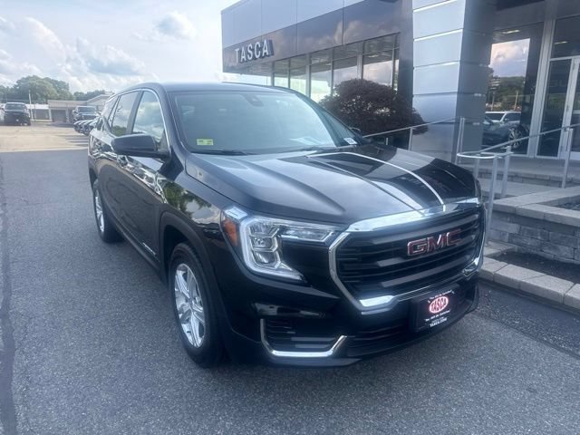 Used 2024 GMC Terrain SLE AWD/4WD image 1