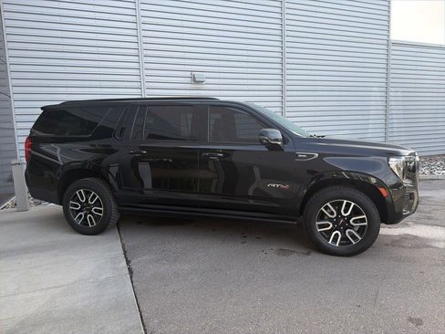 Used 2023 GMC Yukon XL AT4 image 4