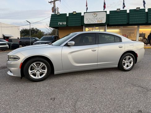 Used 2020 Dodge Charger SXT w/ Leather Interior Group image 8