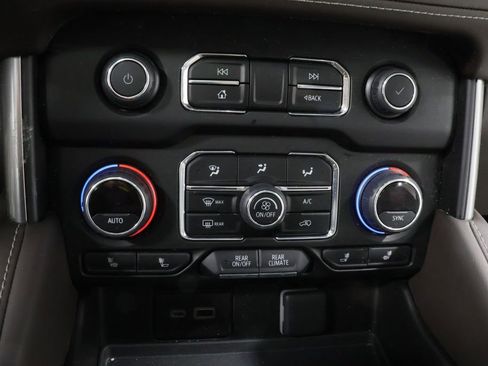 Used 2024 Chevrolet Tahoe Z71 w/ Luxury Package image 9