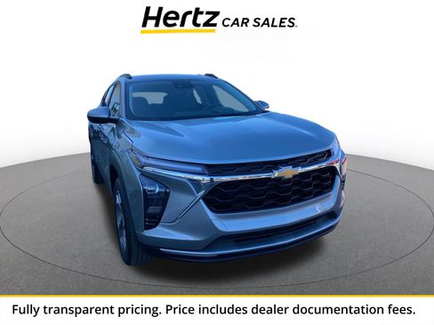 Used 2025 Chevrolet Trax LT FWD image 1
