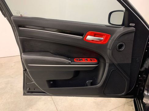 Used 2018 Chrysler 300 S image 7