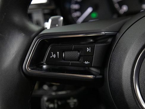 Certified 2025 Porsche Macan AWD/4WD image 20