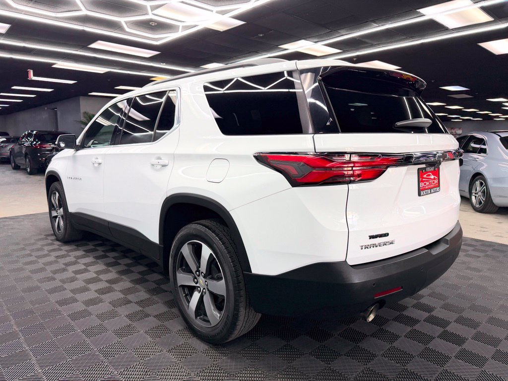 Used 2022 Chevrolet Traverse LT w/ LT Premium Package FWD image 11