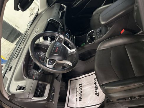 Used 2024 GMC Terrain SLT AWD/4WD image 2