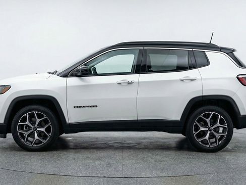 Used 2025 Jeep Compass Limited image 5
