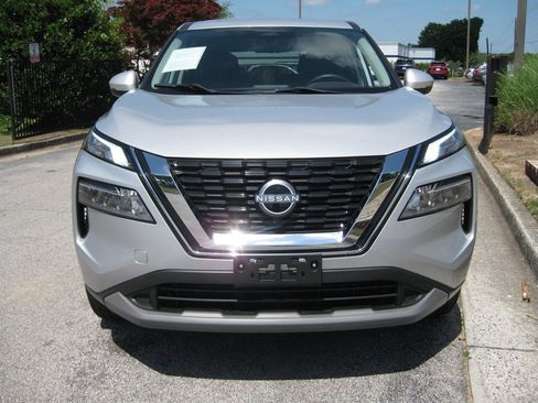 Used 2022 Nissan Rogue SV FWD image 2