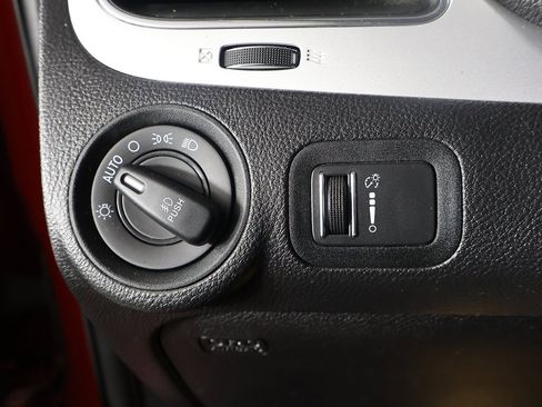 Used 2019 Dodge Journey SE image 32