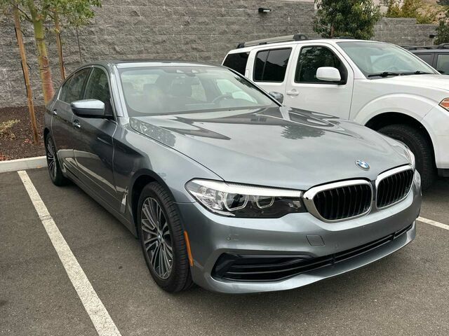 Used 2019 BMW 530e w/ Convenience Package RWD image 2