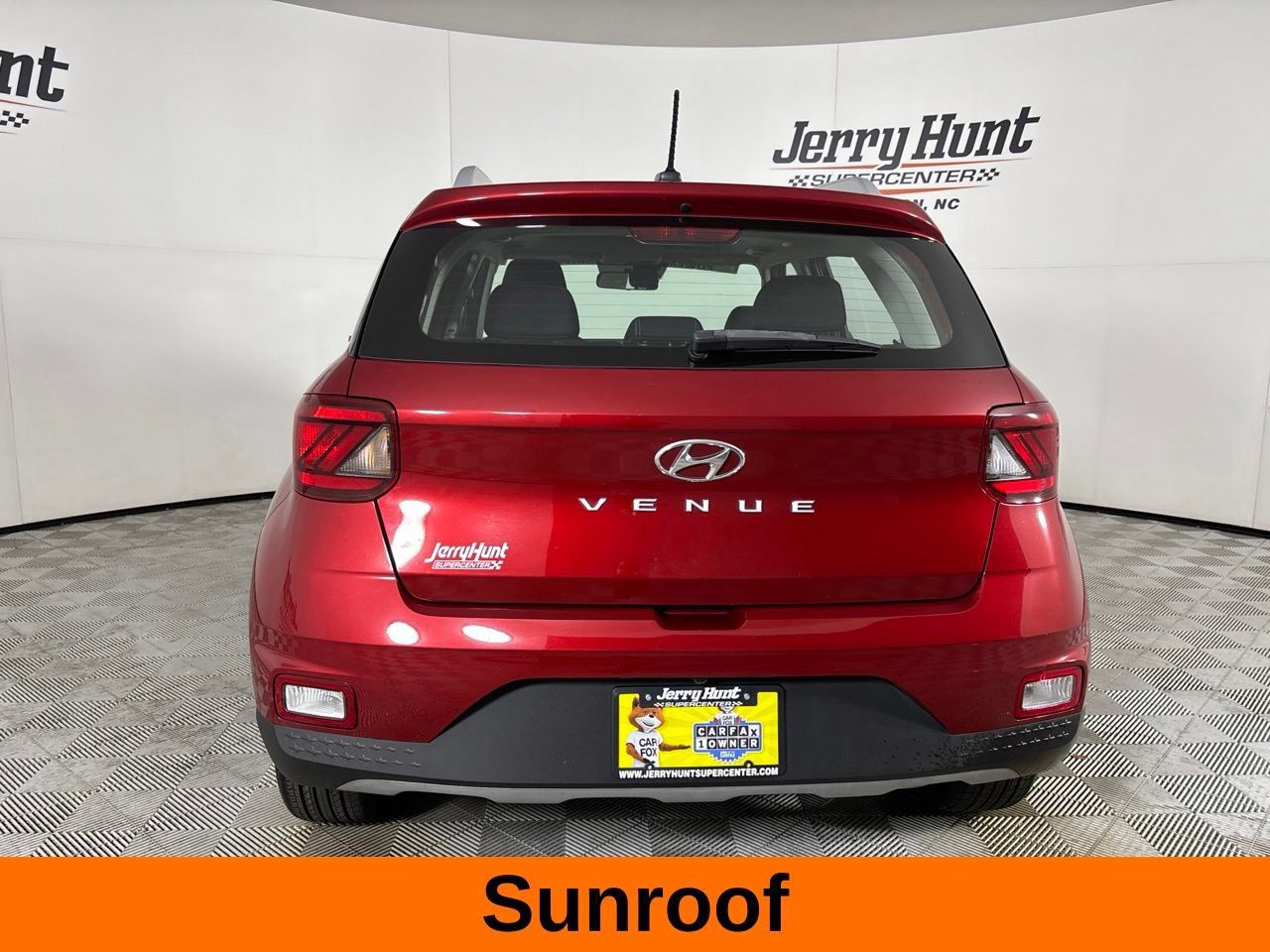 Used 2024 Hyundai Venue SEL FWD image 7