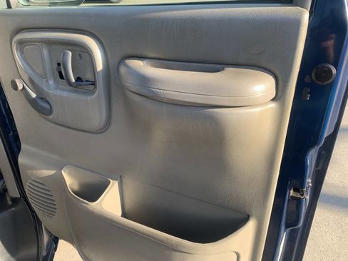 Used 2000 Chevrolet Express 1500 image 11