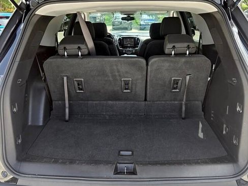 Used 2021 Chevrolet Traverse LT FWD image 16