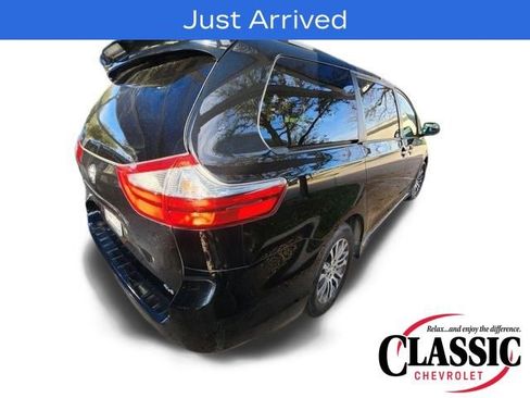 Used 2019 Toyota Sienna XLE image 6