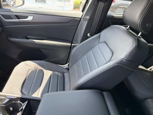 Used 2024 Volkswagen Atlas Cross Sport SEL AWD/4WD image 16