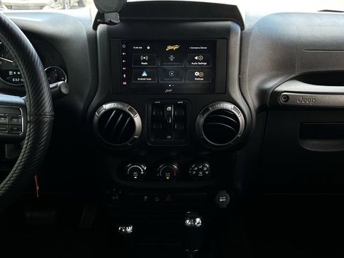Used 2017 Jeep Wrangler Unlimited Sport w/ Quick Order Package 24S AWD/4WD image 16