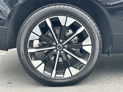 Certified 2026 Volvo XC60 B5 Plus w/ Climate Package image 26