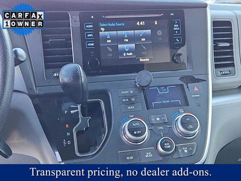 Used 2015 Toyota Sienna LE image 25