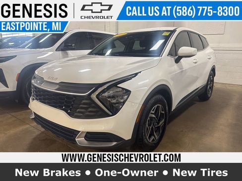 Used 2023 Kia Sportage LX image 1