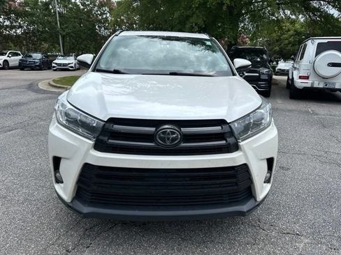 Used 2017 Toyota Highlander SE AWD/4WD image 2
